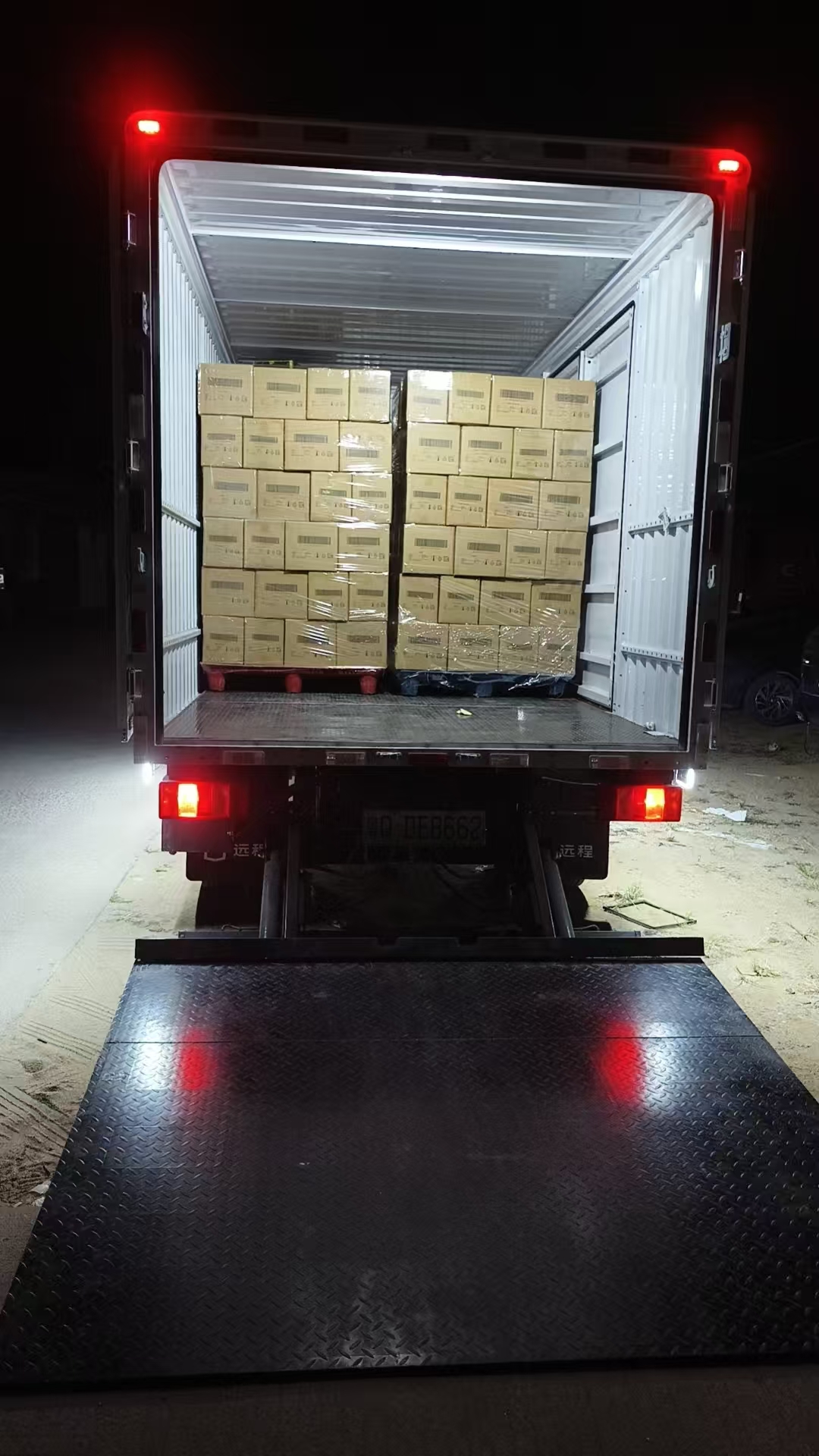 conlin yan sourcing agent inspecting shipment